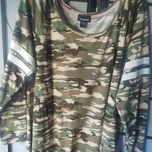 😍Camo plus sz womens top, sz 3x, 101
